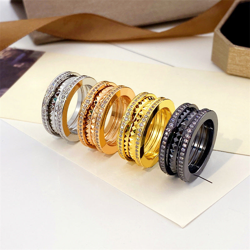 Herren-Frühlingsring mit Diamant auf beiden Seiten. Kleine Ringe
