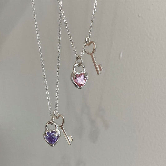 Femme avec coeurs clé clavicule chaîne printemps rose colliers