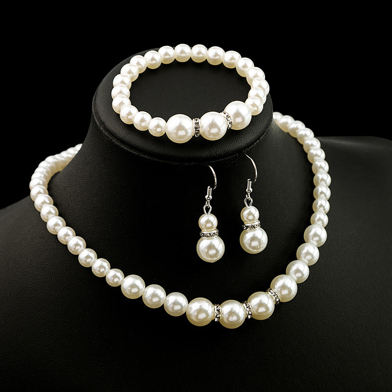Ensemble de trois pièces de perles, colliers d'accessoires simples de personnalité gracieuse