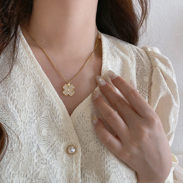 Women's Gold-plated Cat Eye Exquisite Petal Clavicle Necklaces