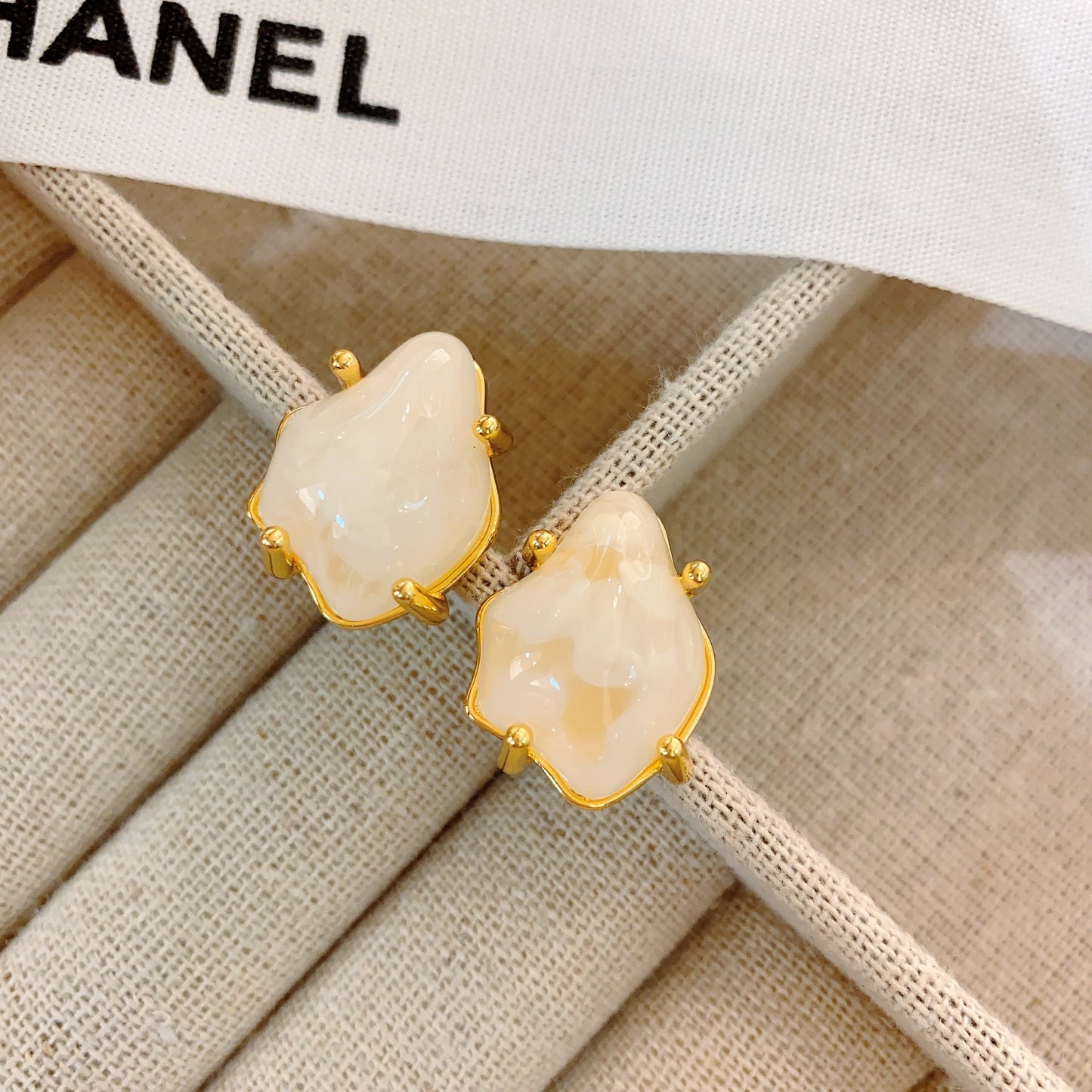Women's Amber French Style Temperament High Sense Earrings