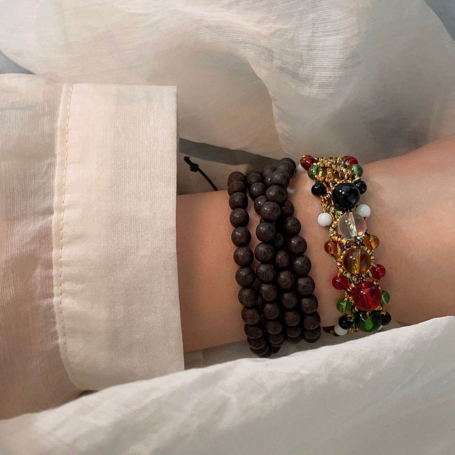 Steinfarbene Perlen, leichte Luxus-Minderheit, exquisite Sommer-Hochwertige Armbänder