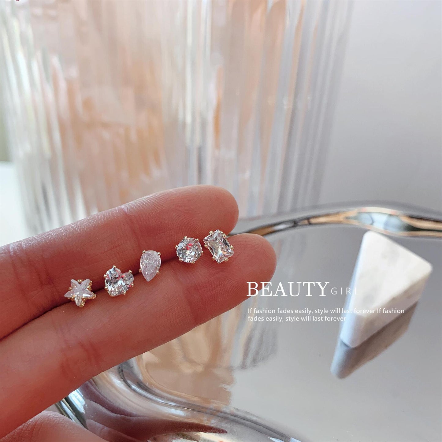 Women's Exquisite Niche Design Small Ear Bone Earrings