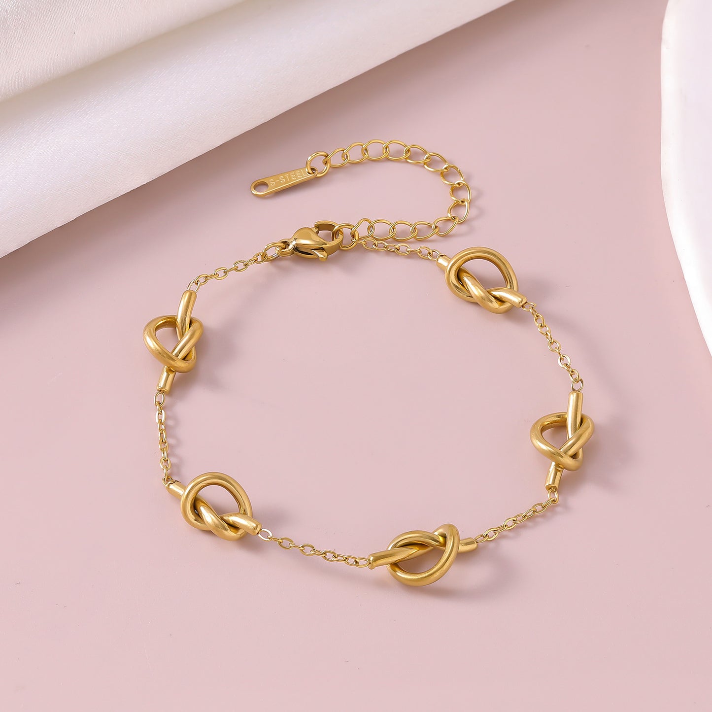 Women's Heart Geometric Fashion Graceful Personality Titanium Necklaces