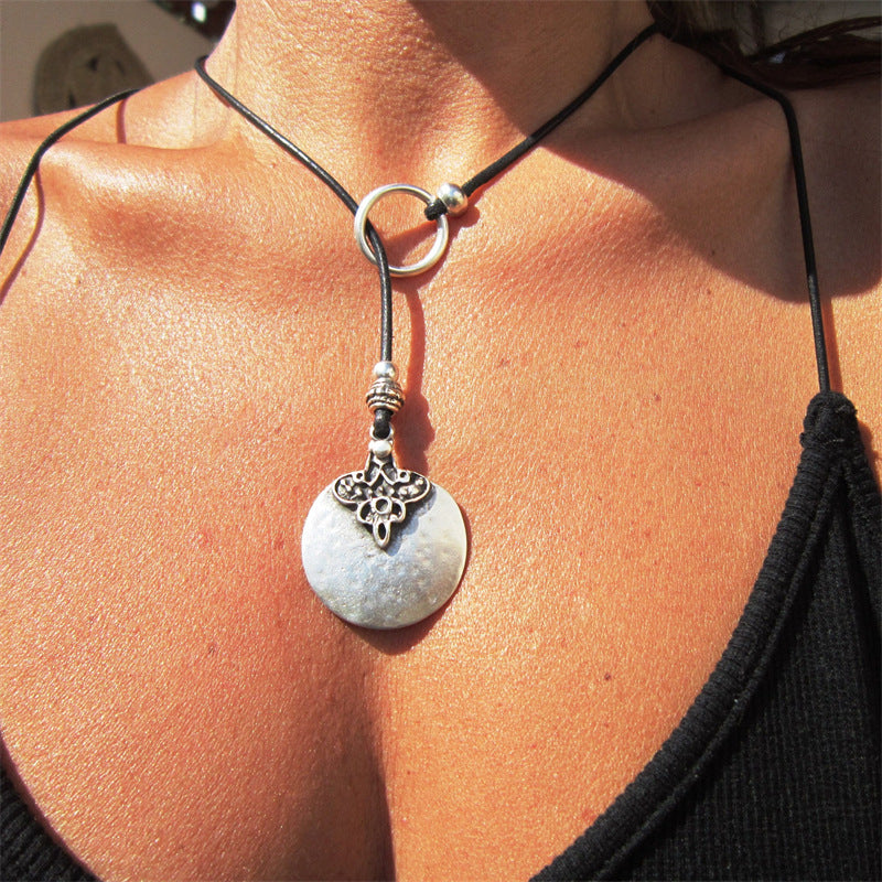 Colliers en alliage de peau de vache pour femmes, pendentif à motif de ficelle, artistique rétro en détresse