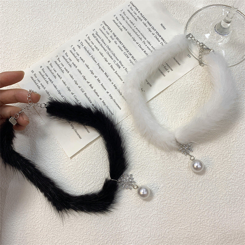 Colliers en fourrure avec perles courtes et tempérament féminin