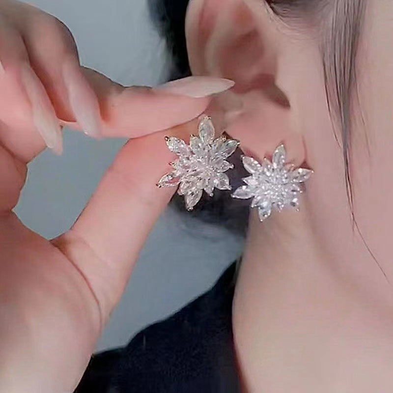 Women's Flower Temperament Western Style Personalized Niche Design Premium Earrings