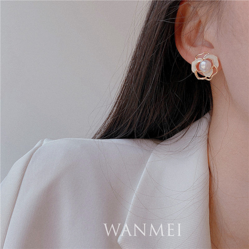 Women's Classic Camellia Pearl Sterling Sier Mother Shell Retro Simple Earrings