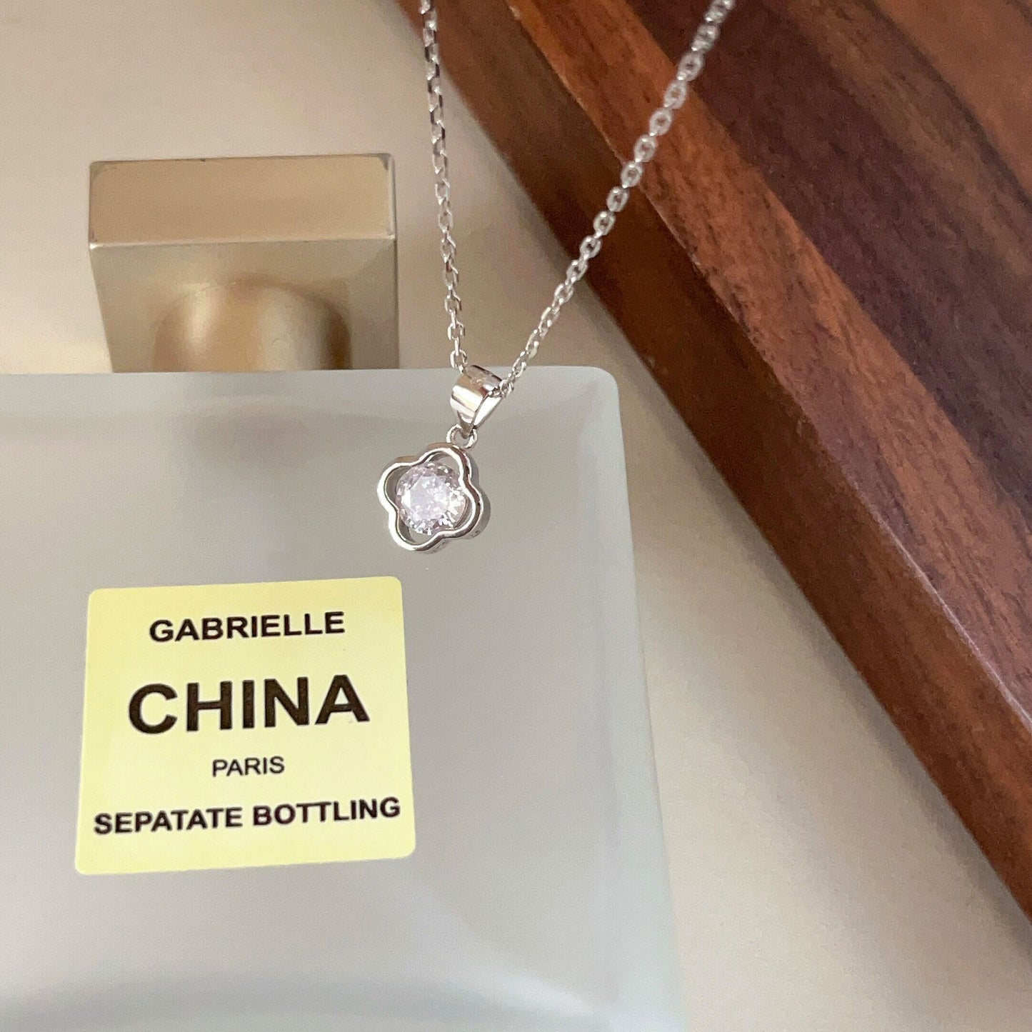 Colliers de clavicule de luxe légers de conception Simple de la série à quatre feuilles Sier Sterling