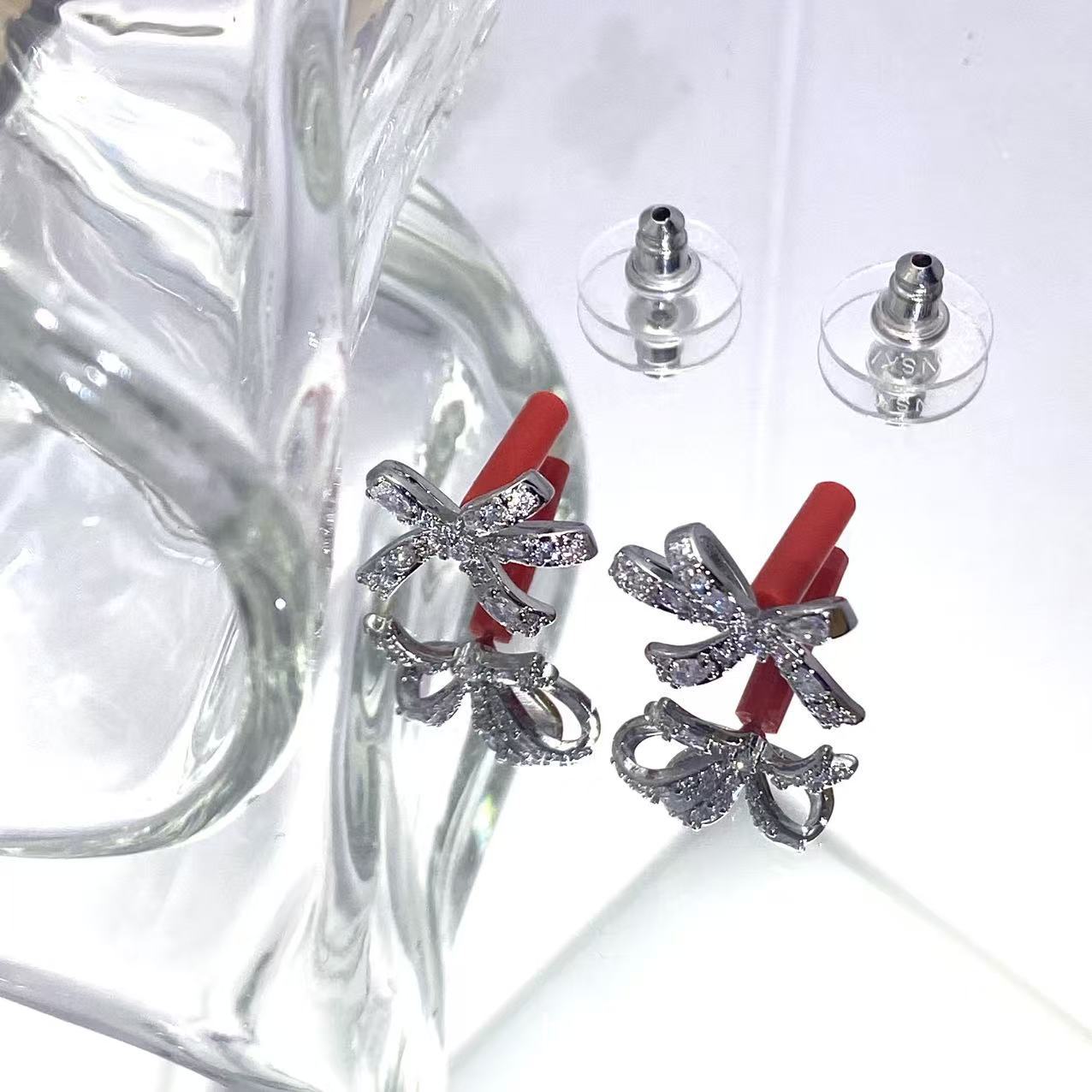 Element High Version Bow Shi Sparkling Necklace