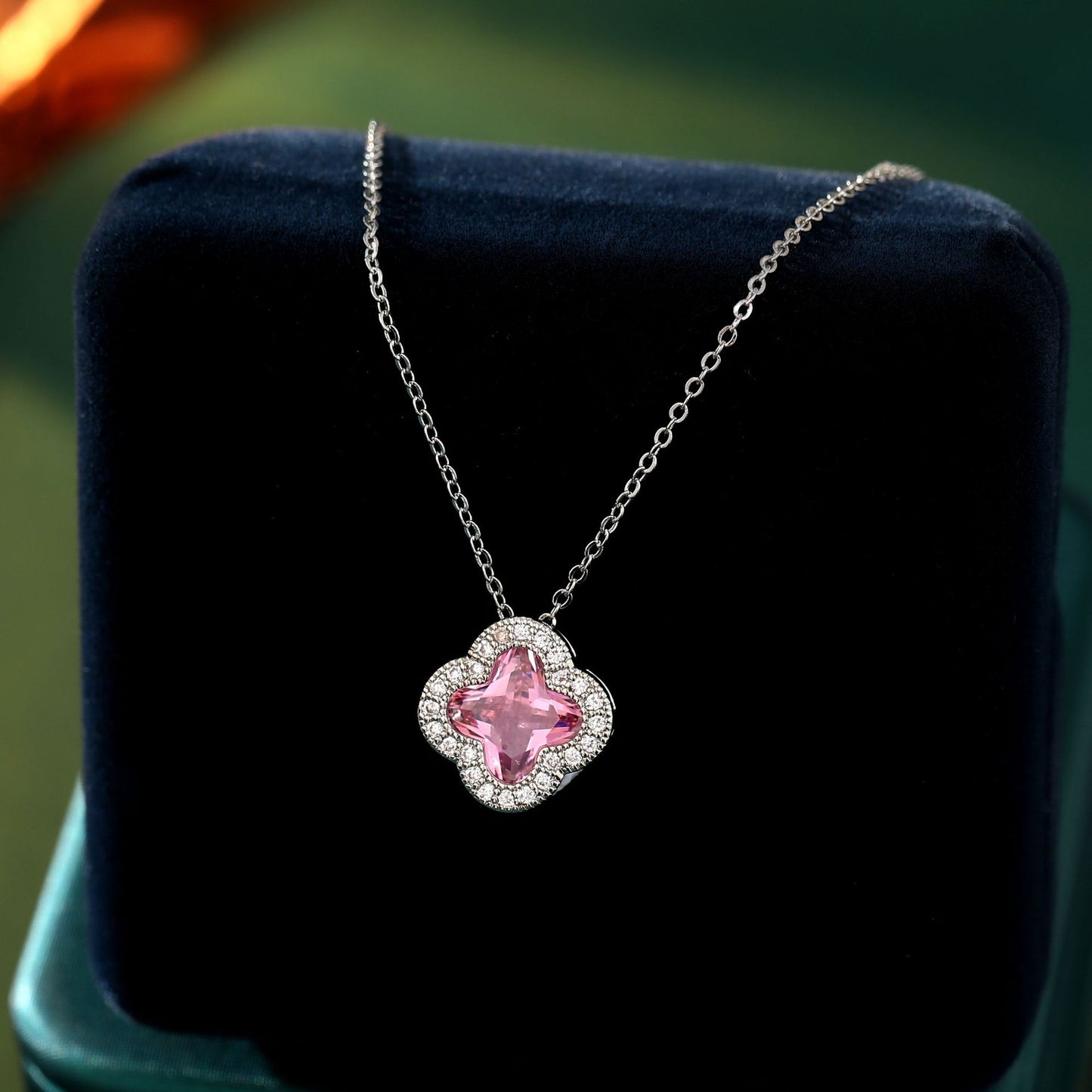 Mode Licht Luxus Temperament Blume Klee Schlüsselbein Kette Ohrringe