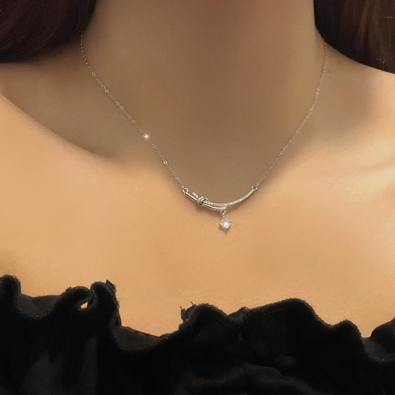 Smiley-High-Sense-Schlüsselbein-Halsketten für Frauen