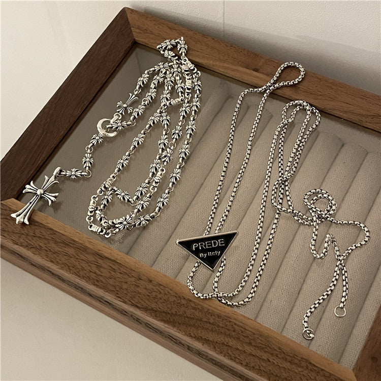 Colliers de chaîne de pull en acier titane avec pendentif marque triangulaire pour femmes