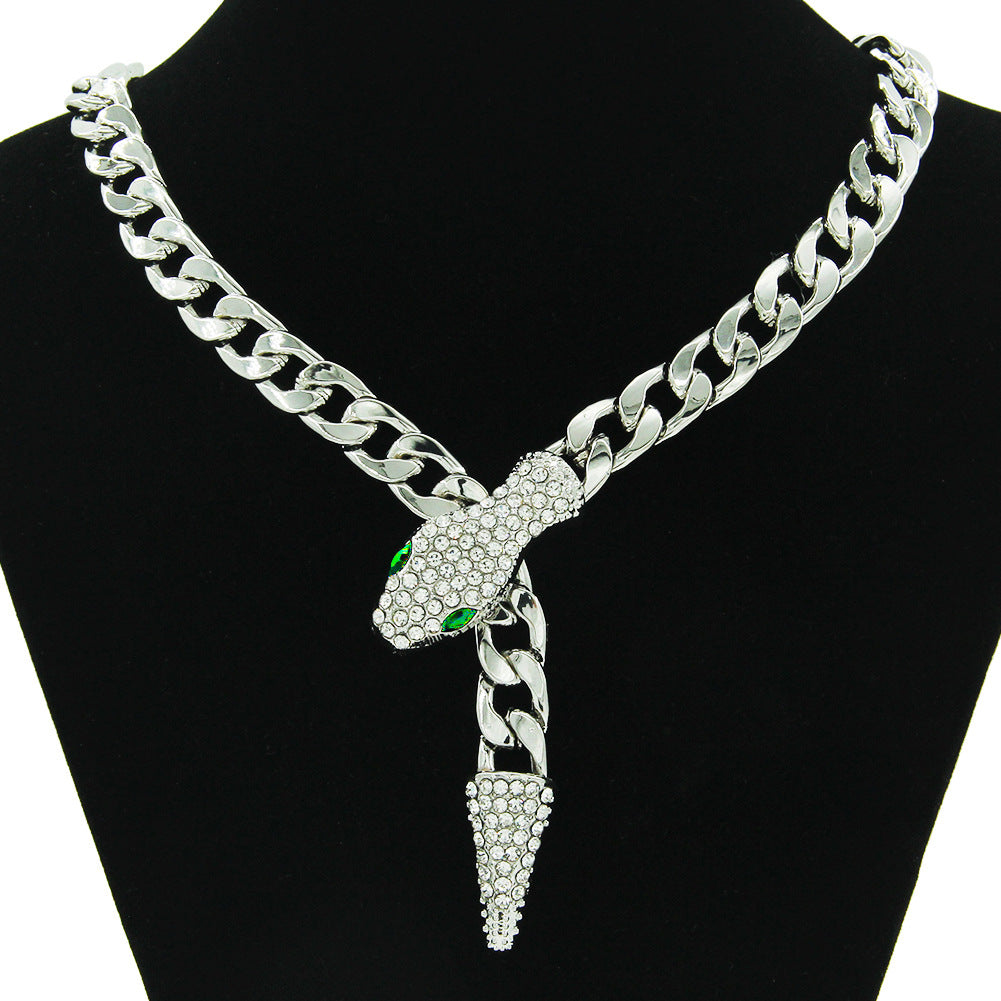Colliers magnétiques courts à tête de serpent entièrement diamantés