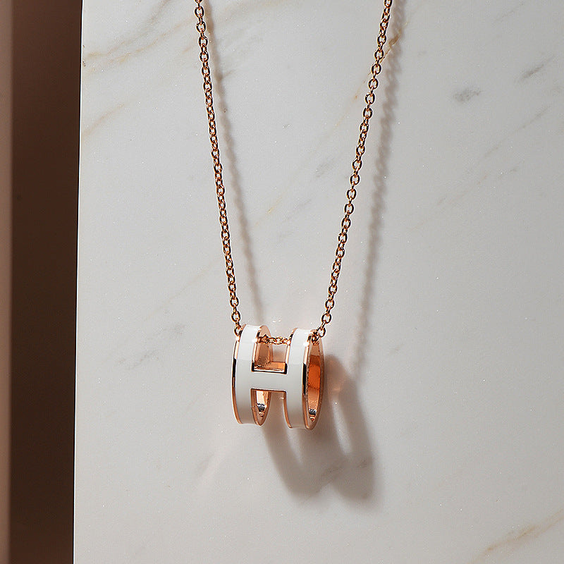 Version clavicule chaîne émail lettre femme ovale colliers en or Rose