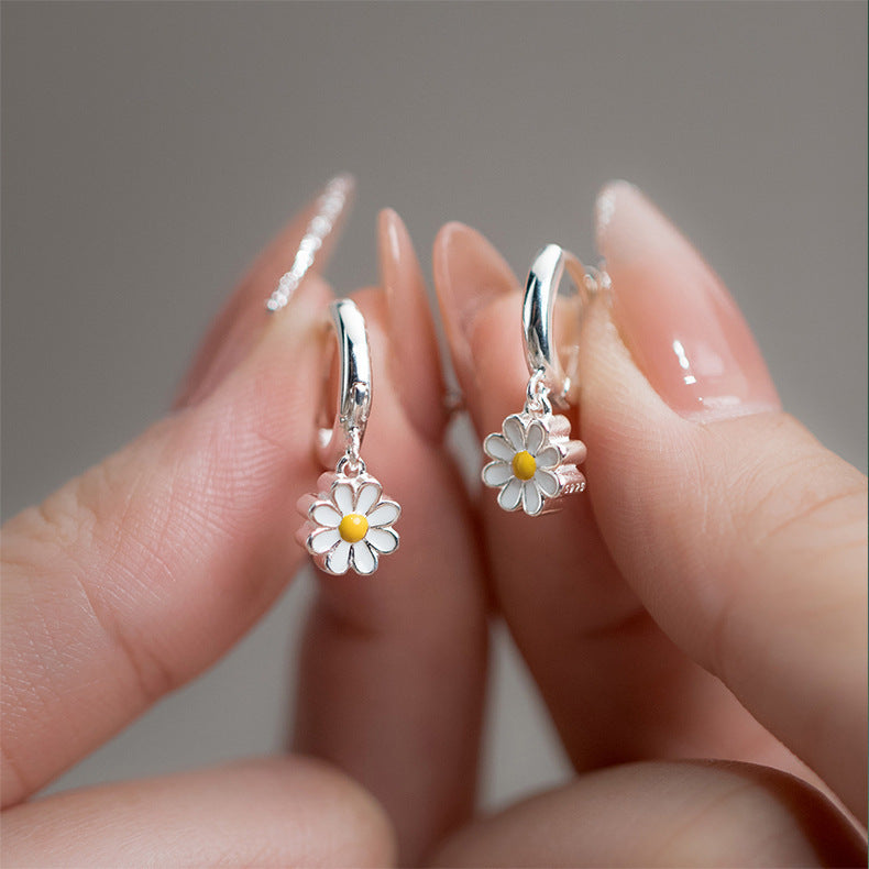 Women's Flower Little Daisy Ear Clip Short Lovely Fancy Mori Stud Earrings