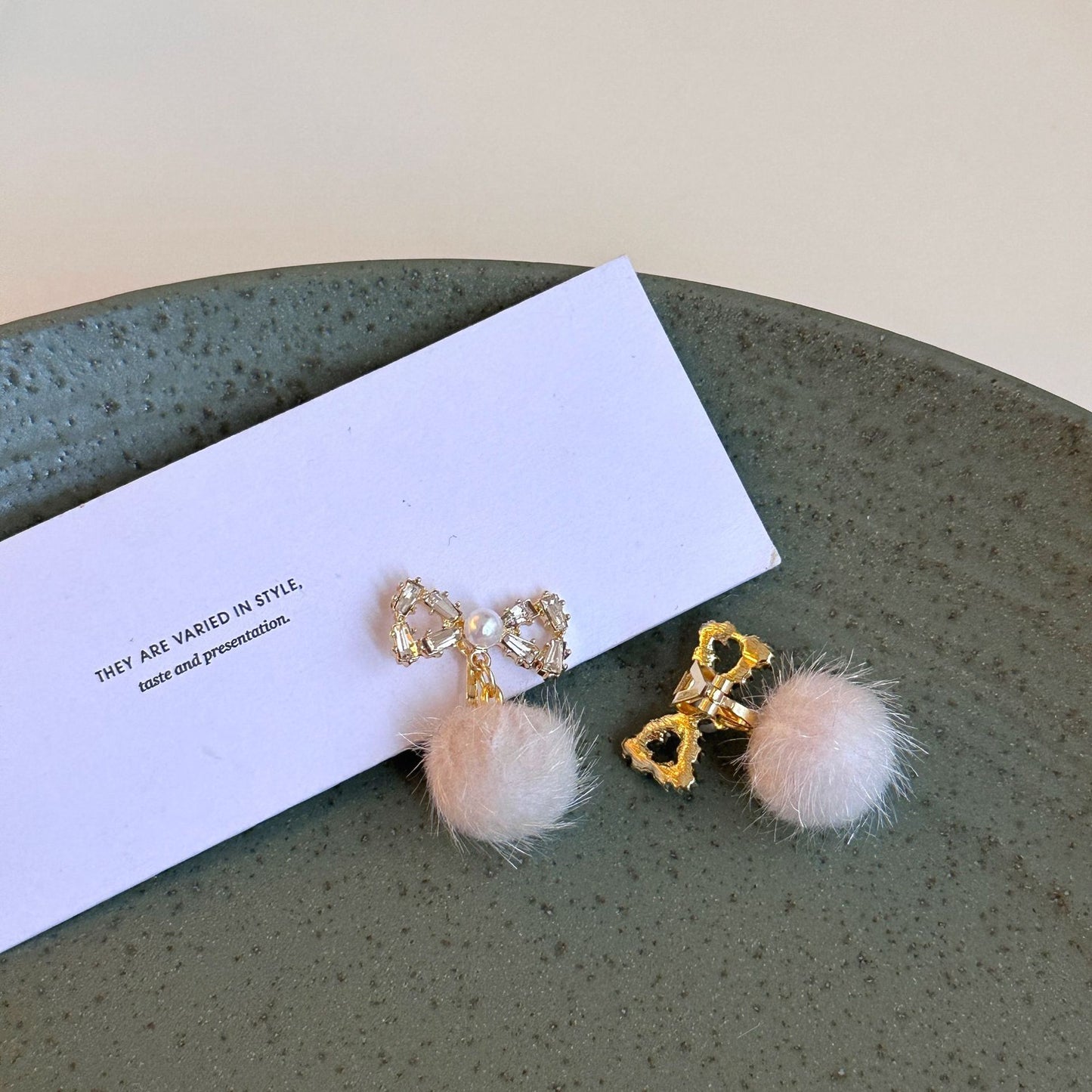 Women's Sier Needle Plush Fluffy Balls Fashionable Earrings