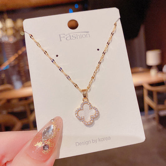 Colliers de conception de niche féminine en acier titane fleur