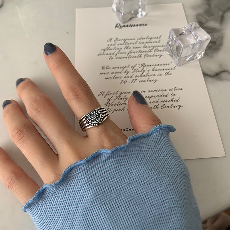 Women's Love Pattern Retro Fashion Round Digital Rings