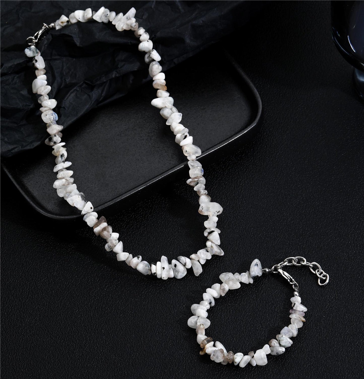 Accessoires tendance en pierre naturelle, colliers rétro en pierre de lune noire