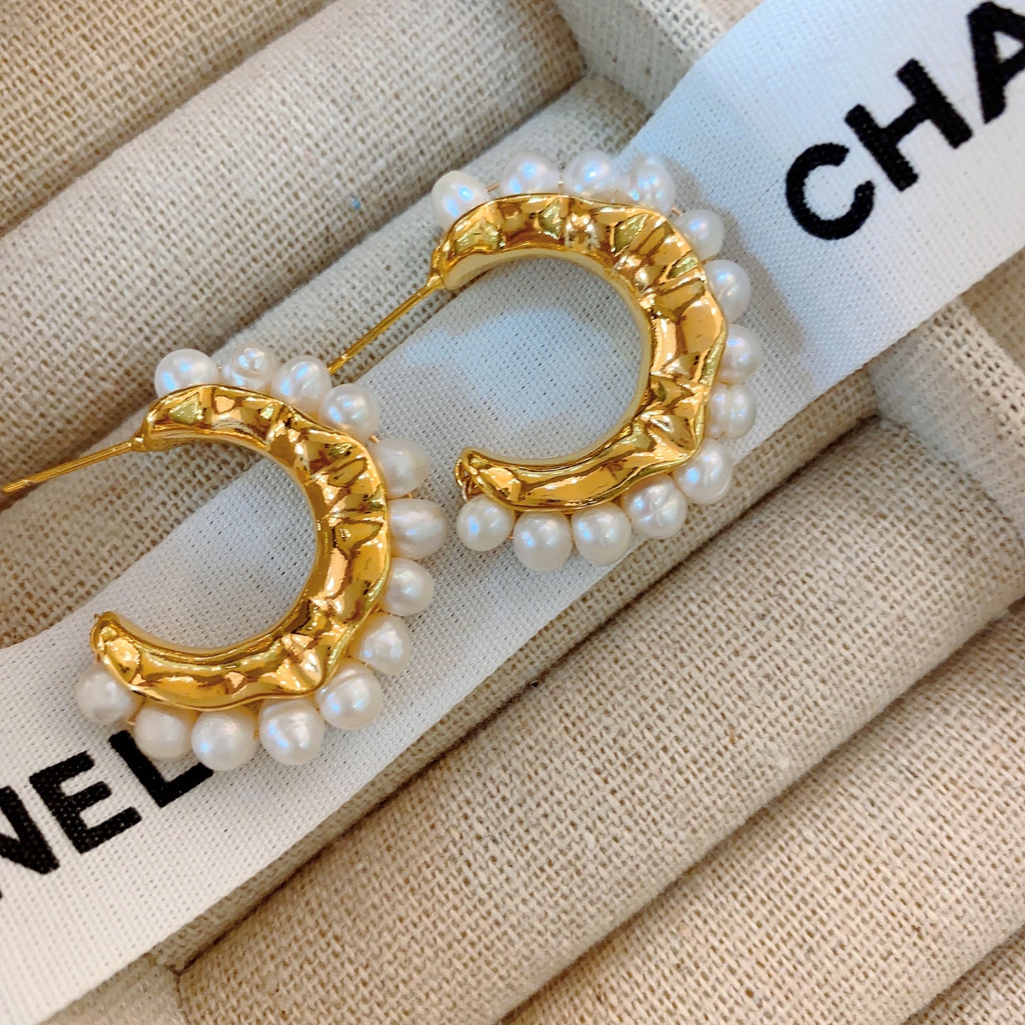 Women's Retro Irregular Metal Fresh Water Pearl Light Luxury Earrings