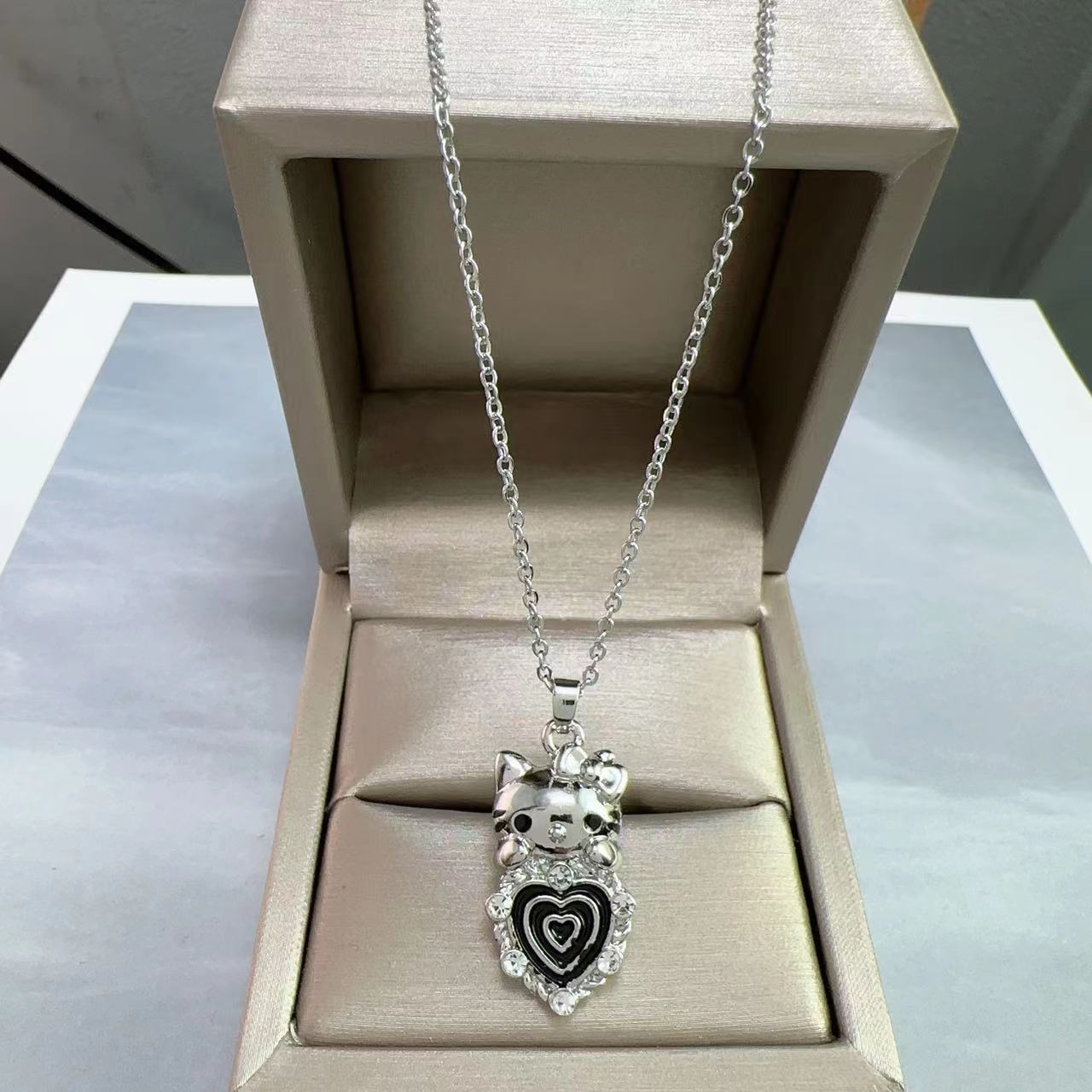 Diamond Light Luxury Clavicle Chain Hello Necklaces