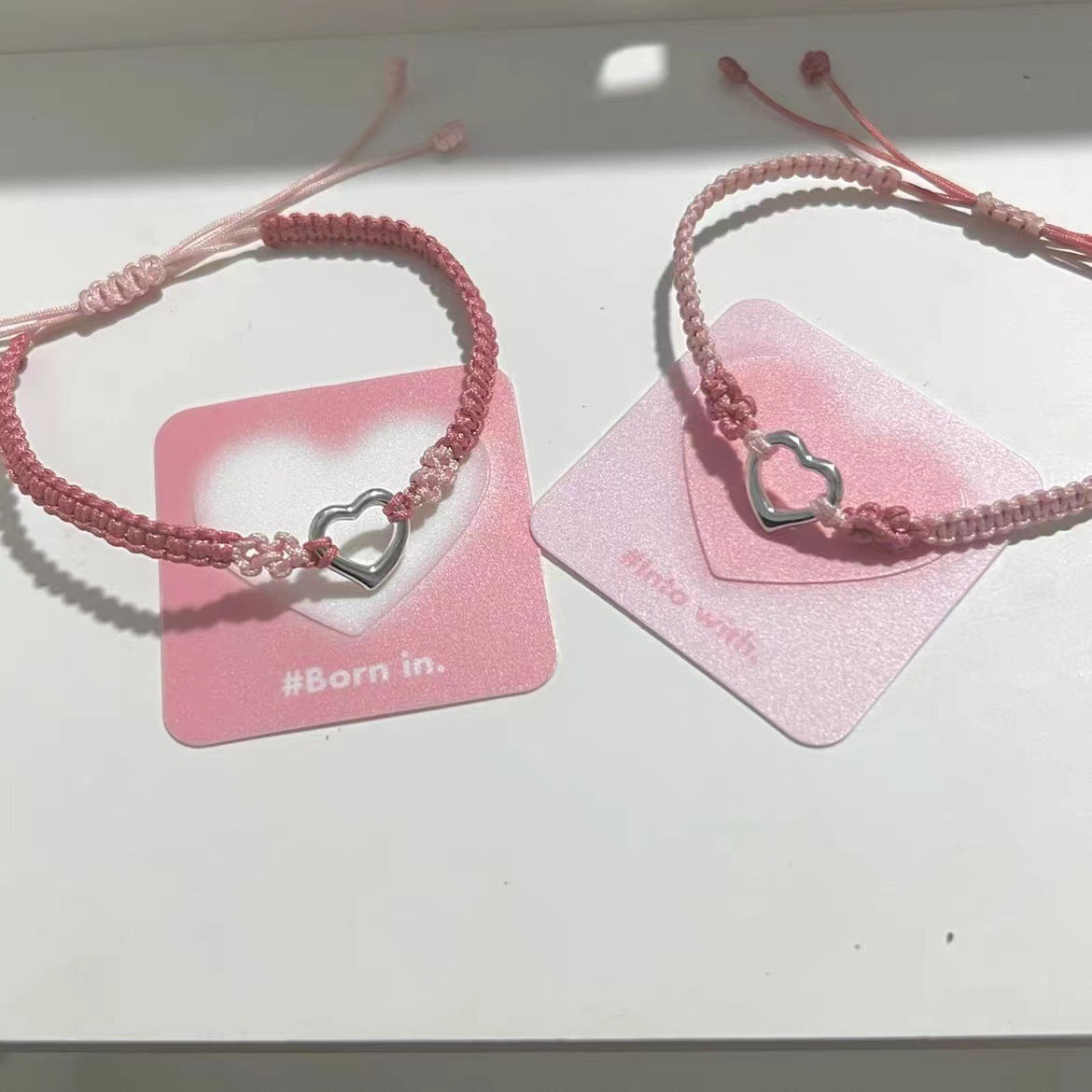Pfirsichblüten-Tragegurt-Design. Gut aussehende Armbänder