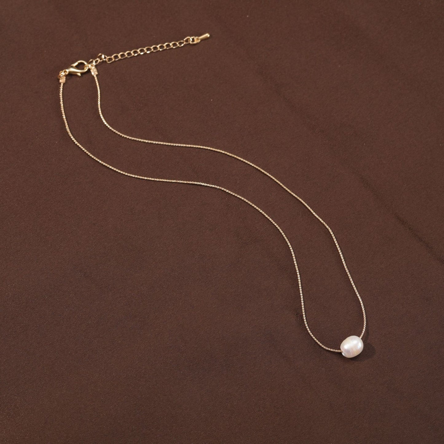 Chaîne de clavicule légère pour femmes, colliers de luxe de haute qualité