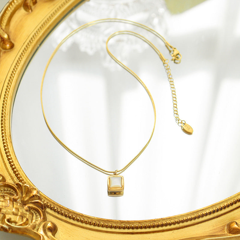 Colliers serpent en acier titane plaqué or