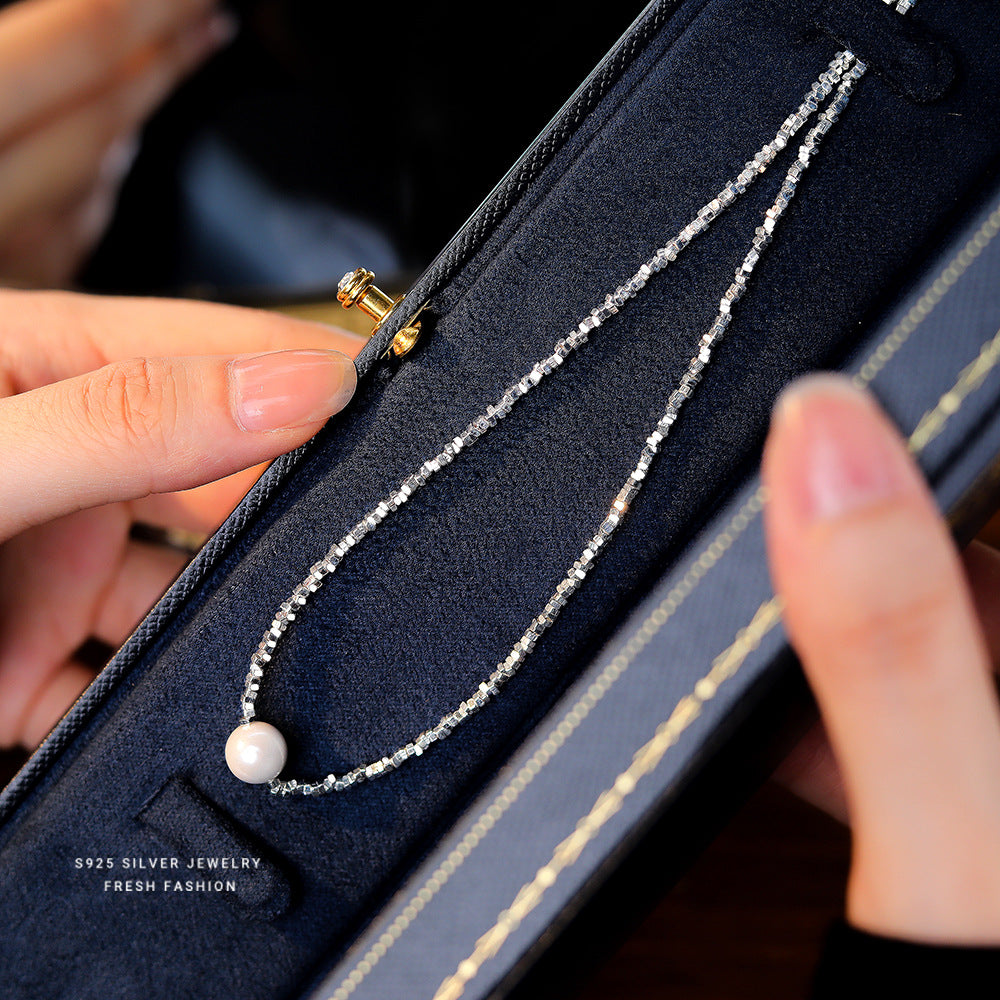 Colliers d'entrée de tempérament rétro élégant avec perles géométriques françaises