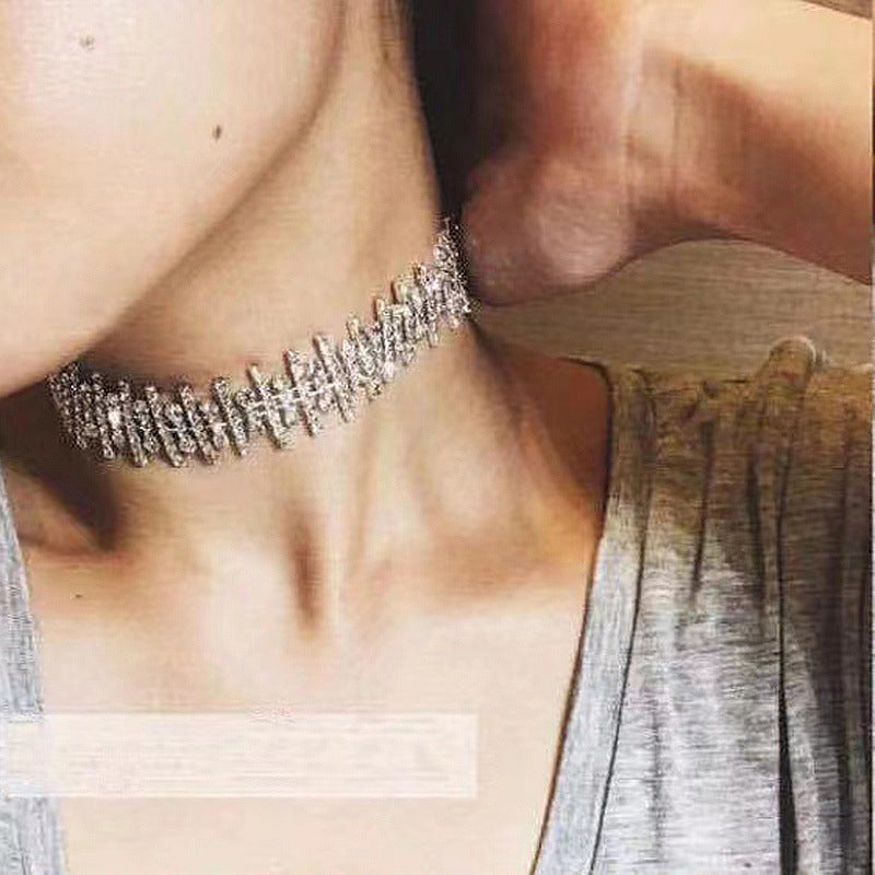 Colliers de chaîne de clavicule de boîte de nuit sexy de diamant de mode des femmes