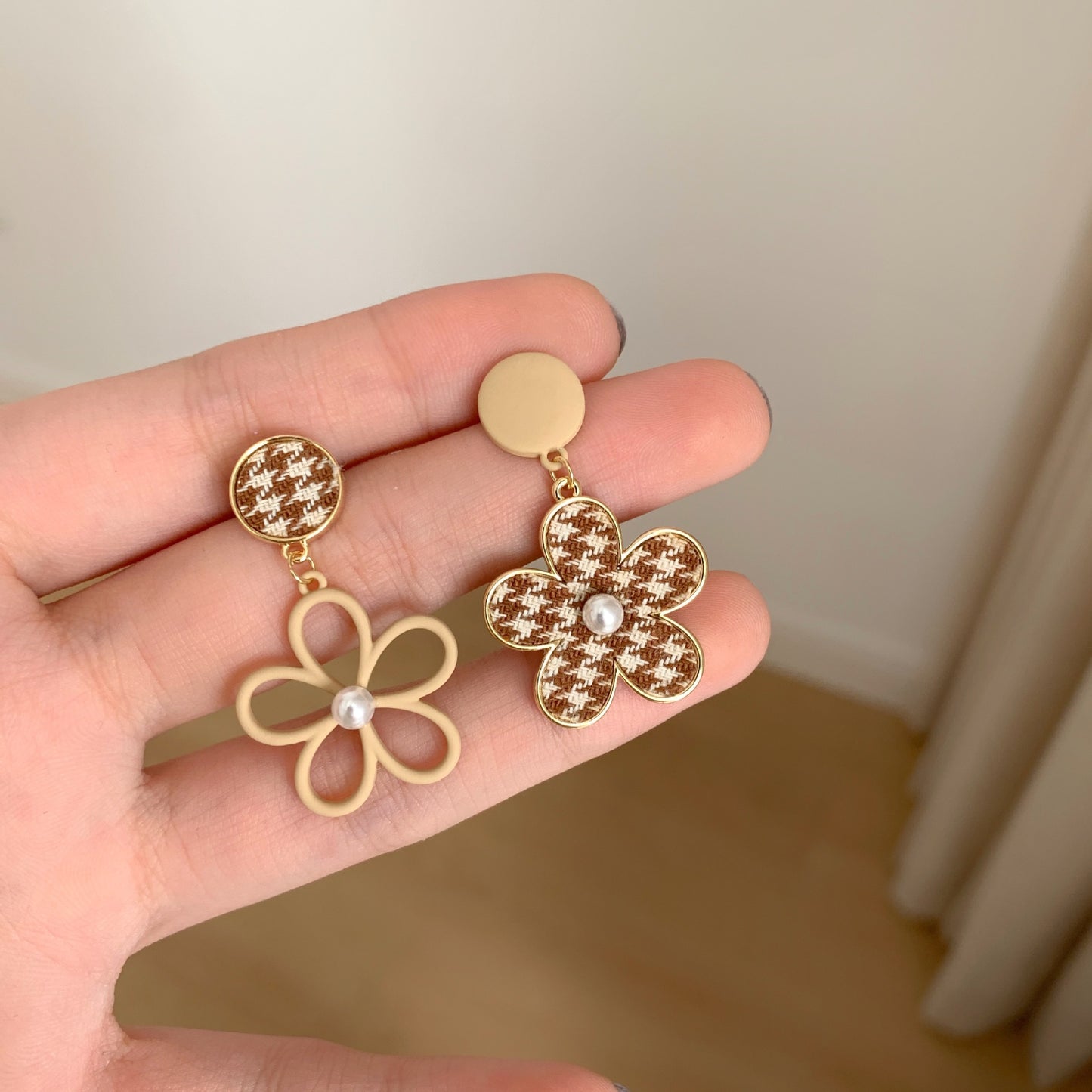 Sier Needle Flower Brown Sweater Matching Earrings