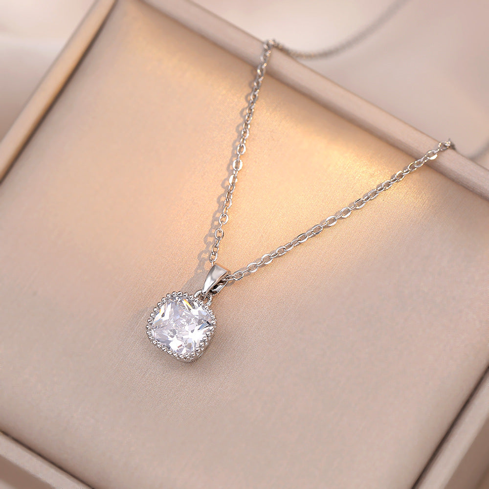 Women's Interest Light Luxury Design Pendant Elegant Outfit Necklaces