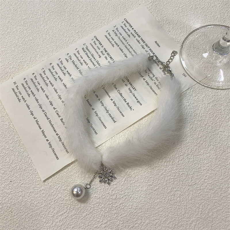 Colliers en fourrure avec perles courtes et tempérament féminin