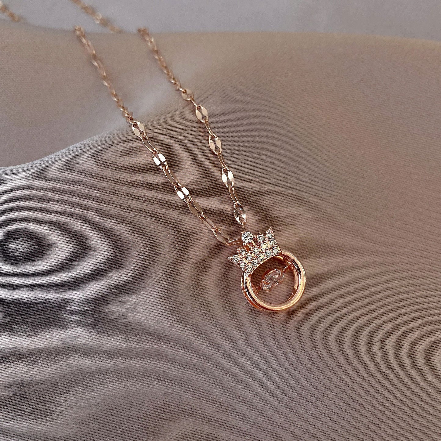 Colliers de clavicule de coeur pulsatile de couronne en acier de titane