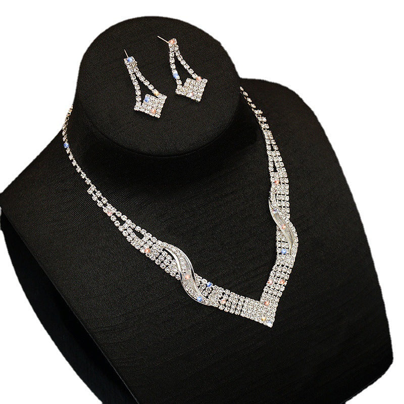 Colliers simples avec strass super flash et plein de diamants