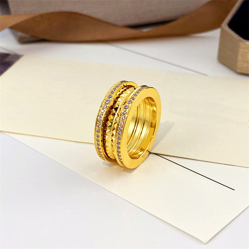 Herren-Frühlingsring mit Diamant auf beiden Seiten. Kleine Ringe