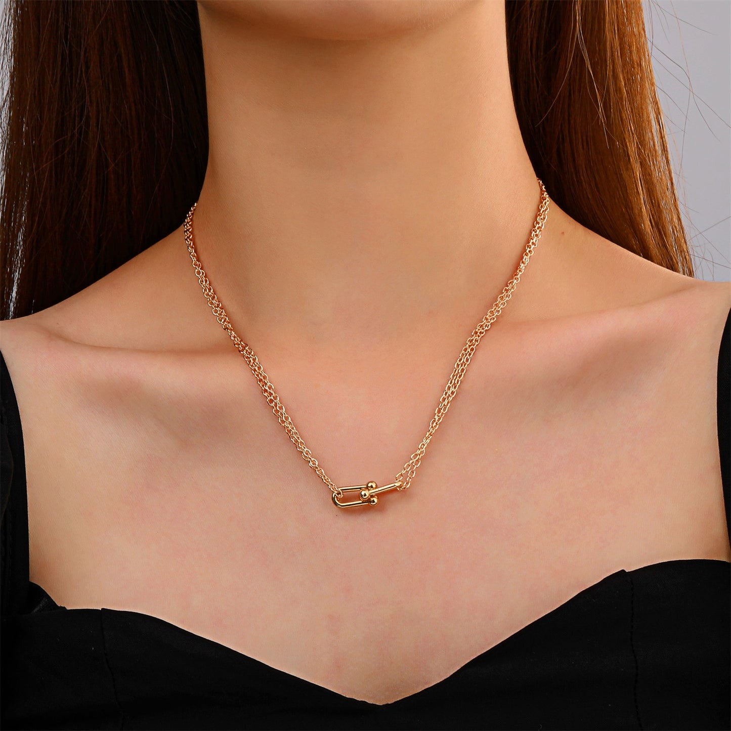 U-shaped Fashionable Retro Metal Vachette Clasp Necklaces