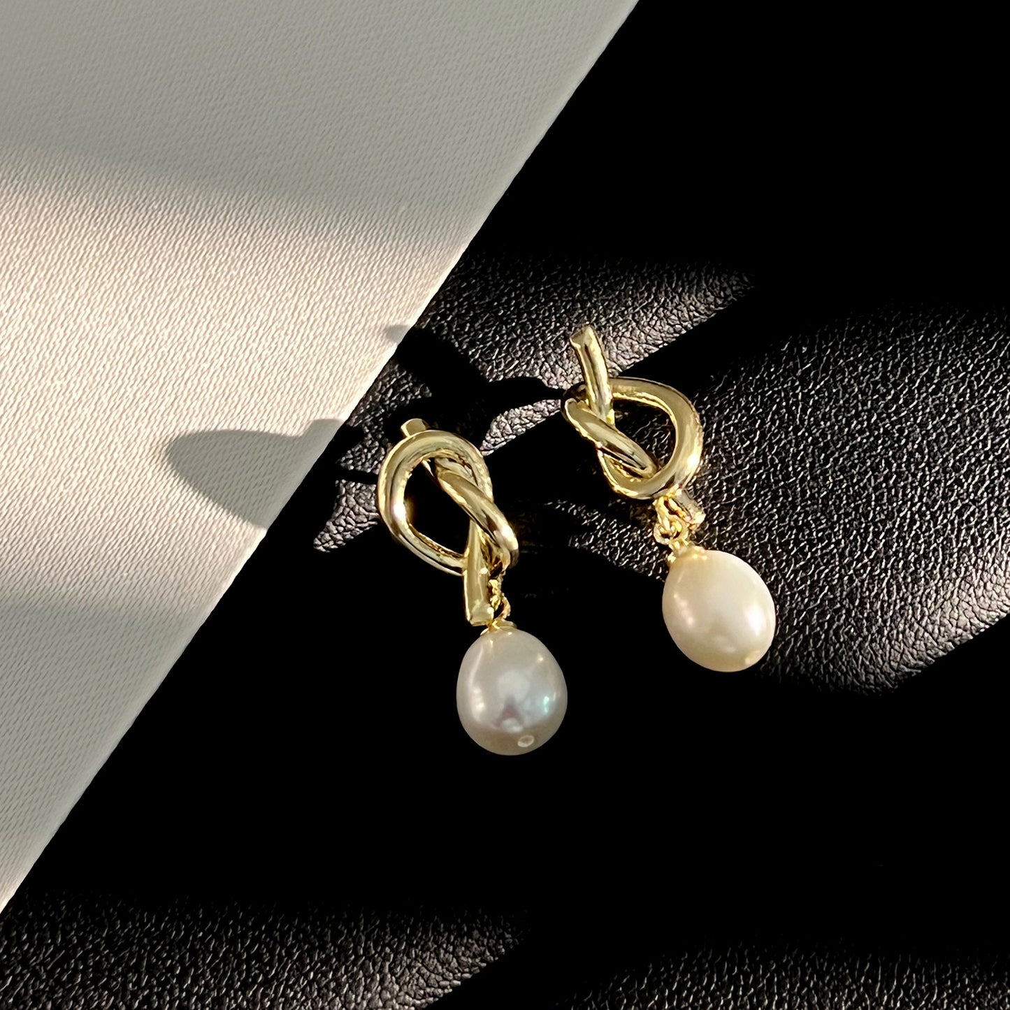 Needle Natural Pearl Gold Knotted Simple Earrings