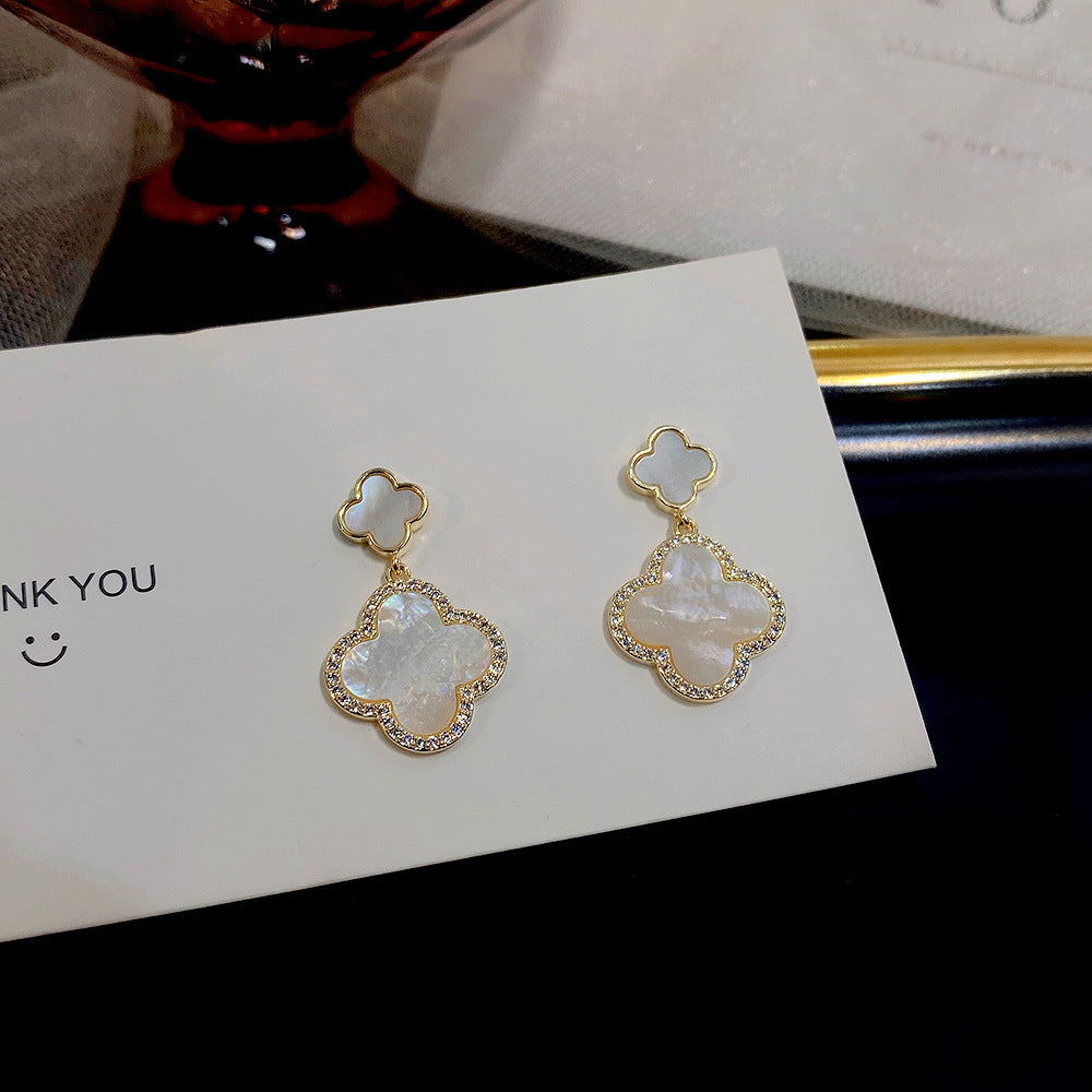 Women's Fashionable Elegant Natural Shell Mother Sier Earrings