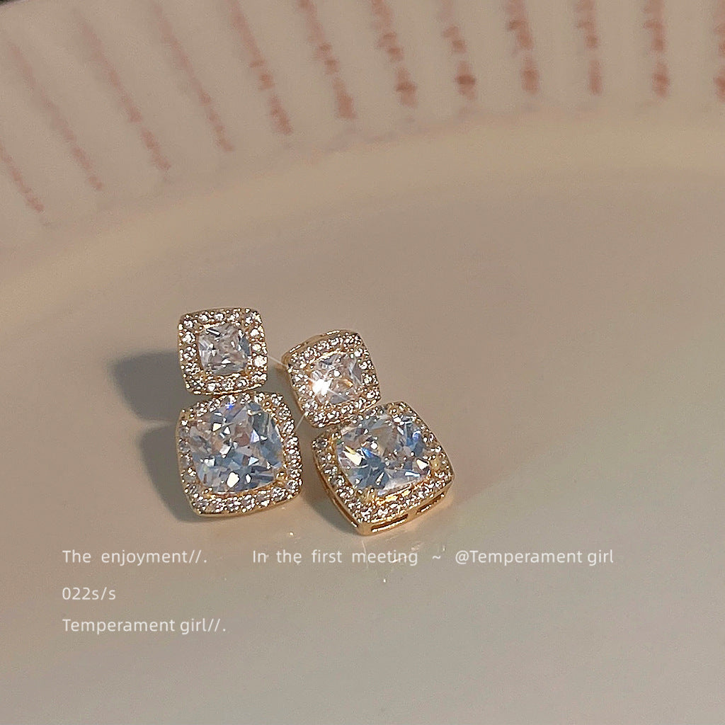 Boucles d'oreilles carrées simples plaquées aiguille en argent de haute qualité en Zircon