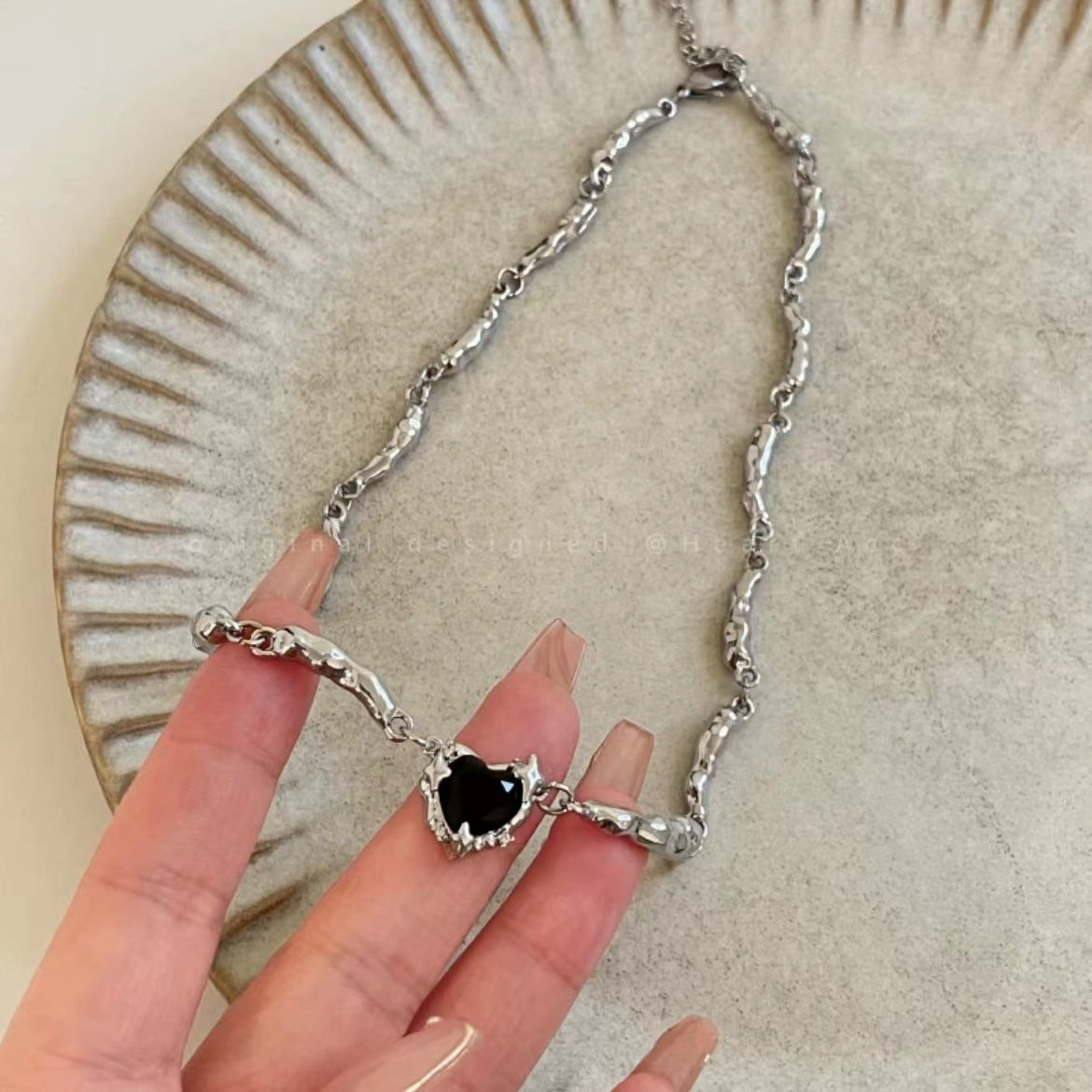 Style noir pêche coeur clavicule chaîne femme chaud froid colliers