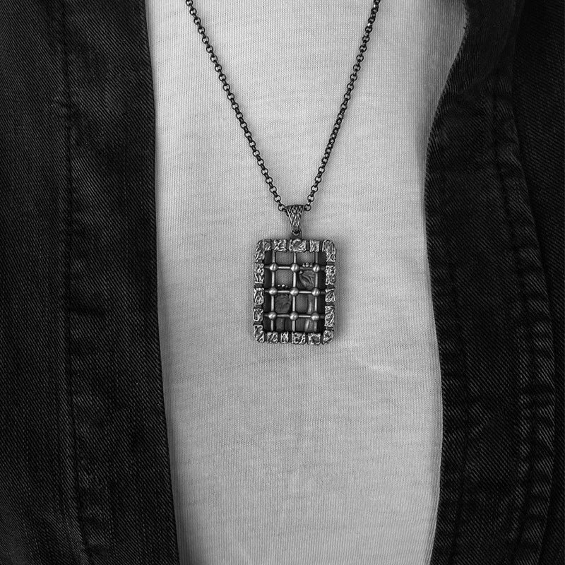 Colliers antiques à la mode avec pendentif de prison personnalisé pour hommes