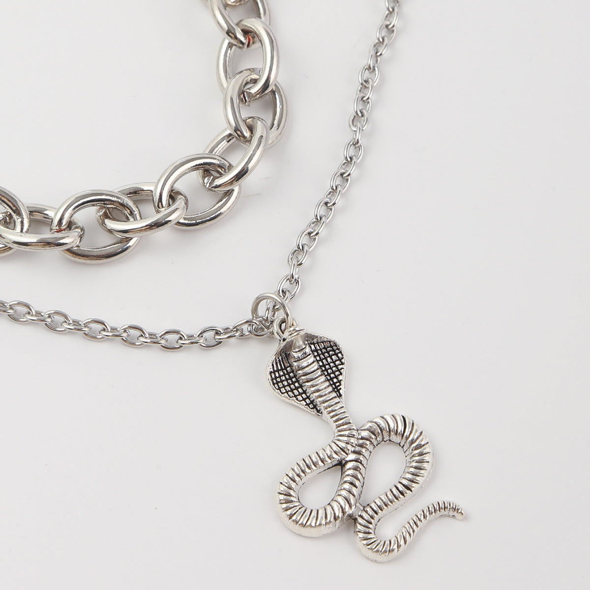 Colliers en os avec pendentif punk exagéré en forme de serpent animal