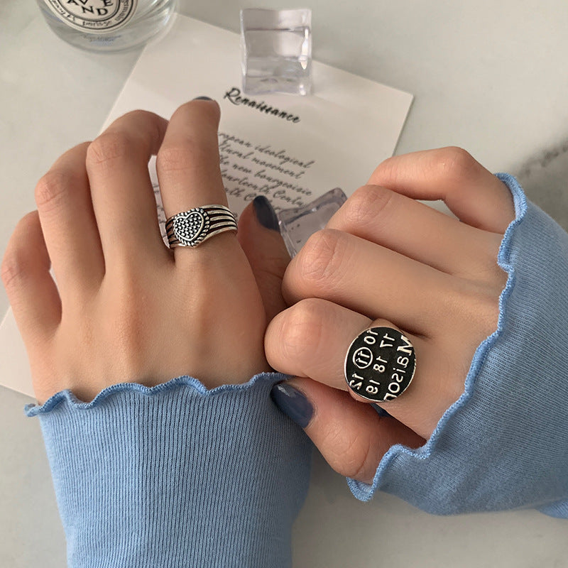 Women's Love Pattern Retro Fashion Round Digital Rings