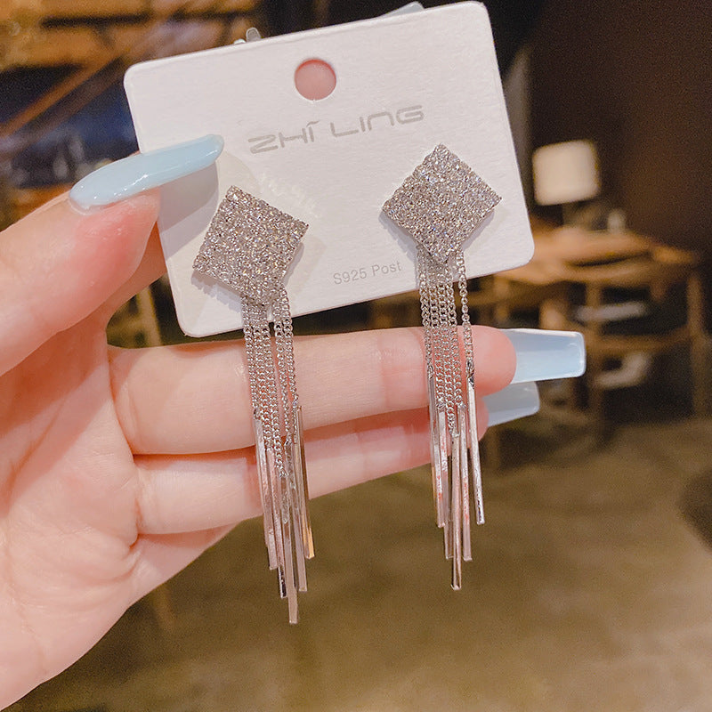 Boucles d'oreilles en chaîne à griffes avec strass étincelants incrustés de diamants en cuivre