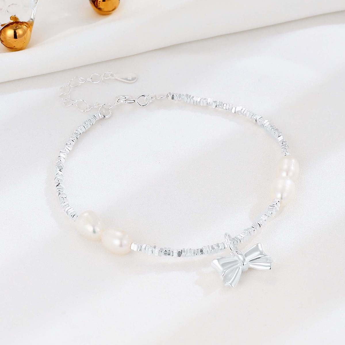 Kleine, temperamentvolle Armbänder mit Süßwasserperlenschleife für Damen
