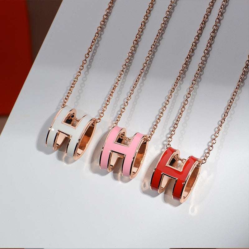 Version clavicule chaîne émail lettre femme ovale colliers en or Rose