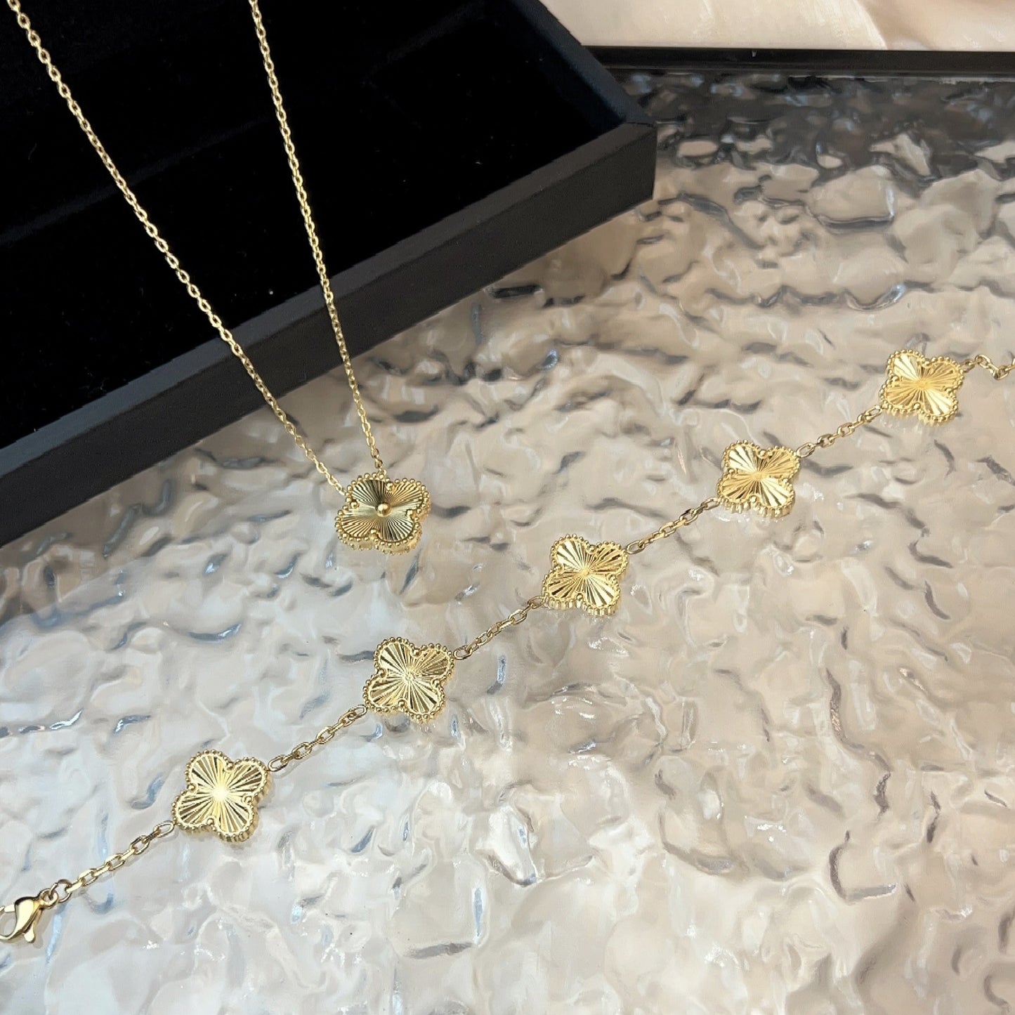 Colliers de trèfle fritillaire naturel de luxe léger et exquis en Zircon