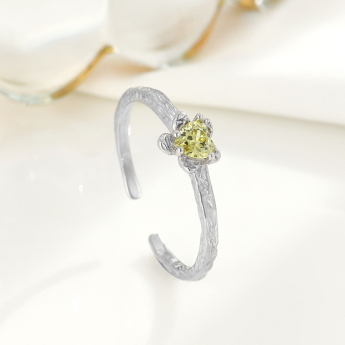 Temperamentvolle Minderheitsringe mit Sier-Zirkon-Blume für Damen von hoher Qualität